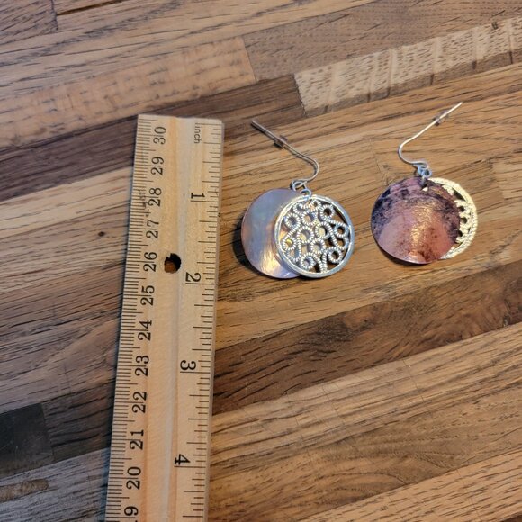 1" Round Metal & Shell Disc 2 Part Dangle Earrings - Picture 8 of 9
